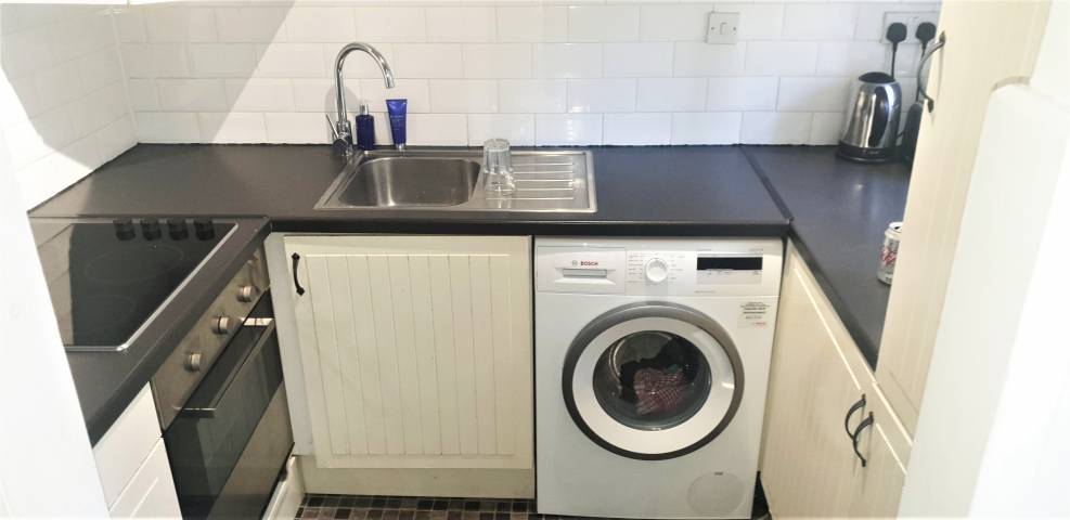 			2 Bedroom, 1 bath, 1 reception Flat			 Woodvale Way, CRICKLEWOOD