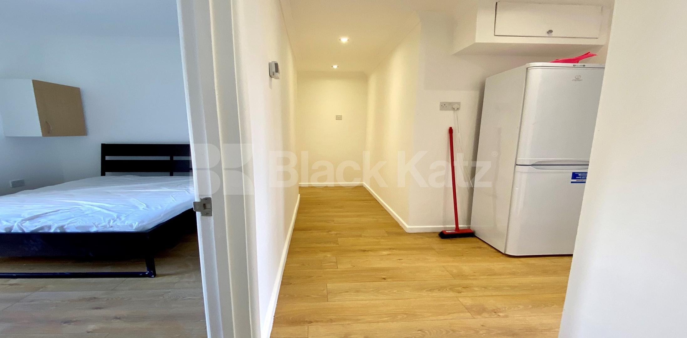 			LET , 2 Bedroom, 1 bath, 1 reception Apartment			 Falmouth Road, Elephant and Castle 