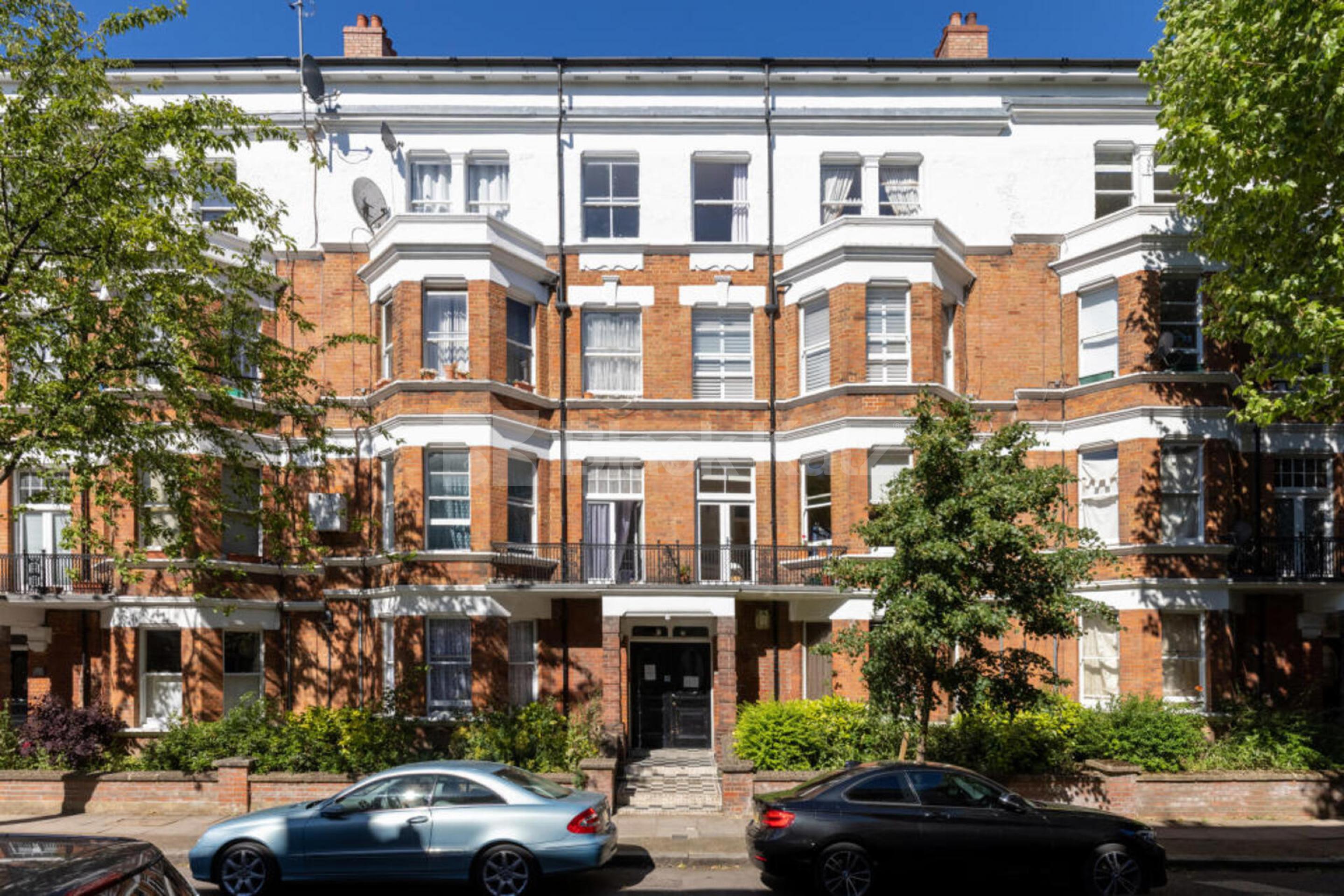 Located within a well kept mansion block on Widdenham Road  Widdenham Road, Holloway N7
