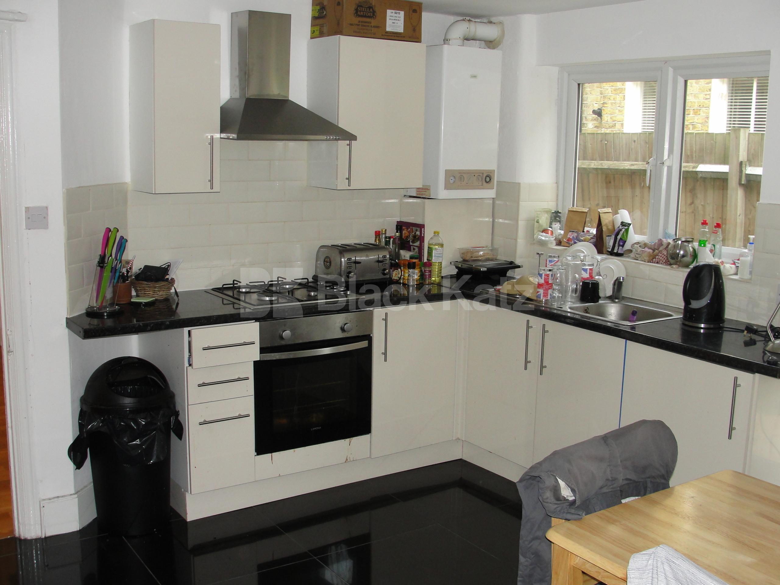 			3 Bedroom, 1 bath, 1 reception Apartment			 Helix Road, Brixton SW2