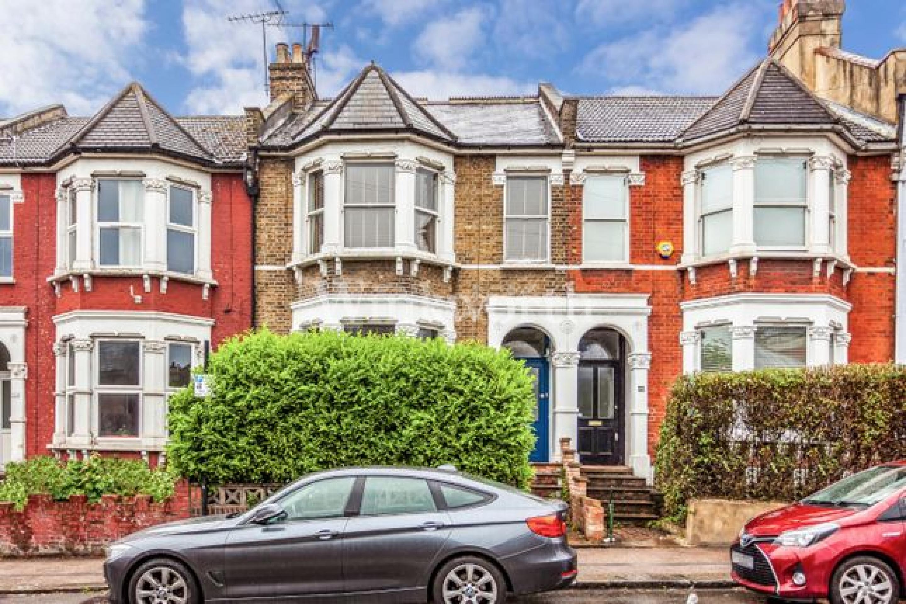 			NEW INSTRUCTION!, 4 Bedroom, 1 bath, 1 reception Flat			 Wightman Road, TURNPIKE LANE  N8