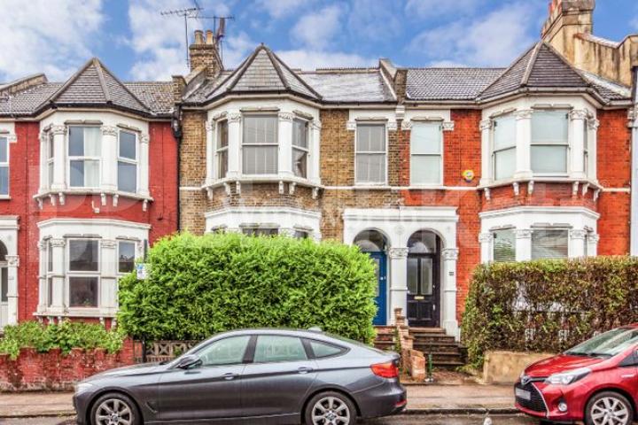 			NEW INSTRUCTION!, 4 Bedroom, 1 bath, 1 reception Flat			 Wightman Road, TURNPIKE LANE 