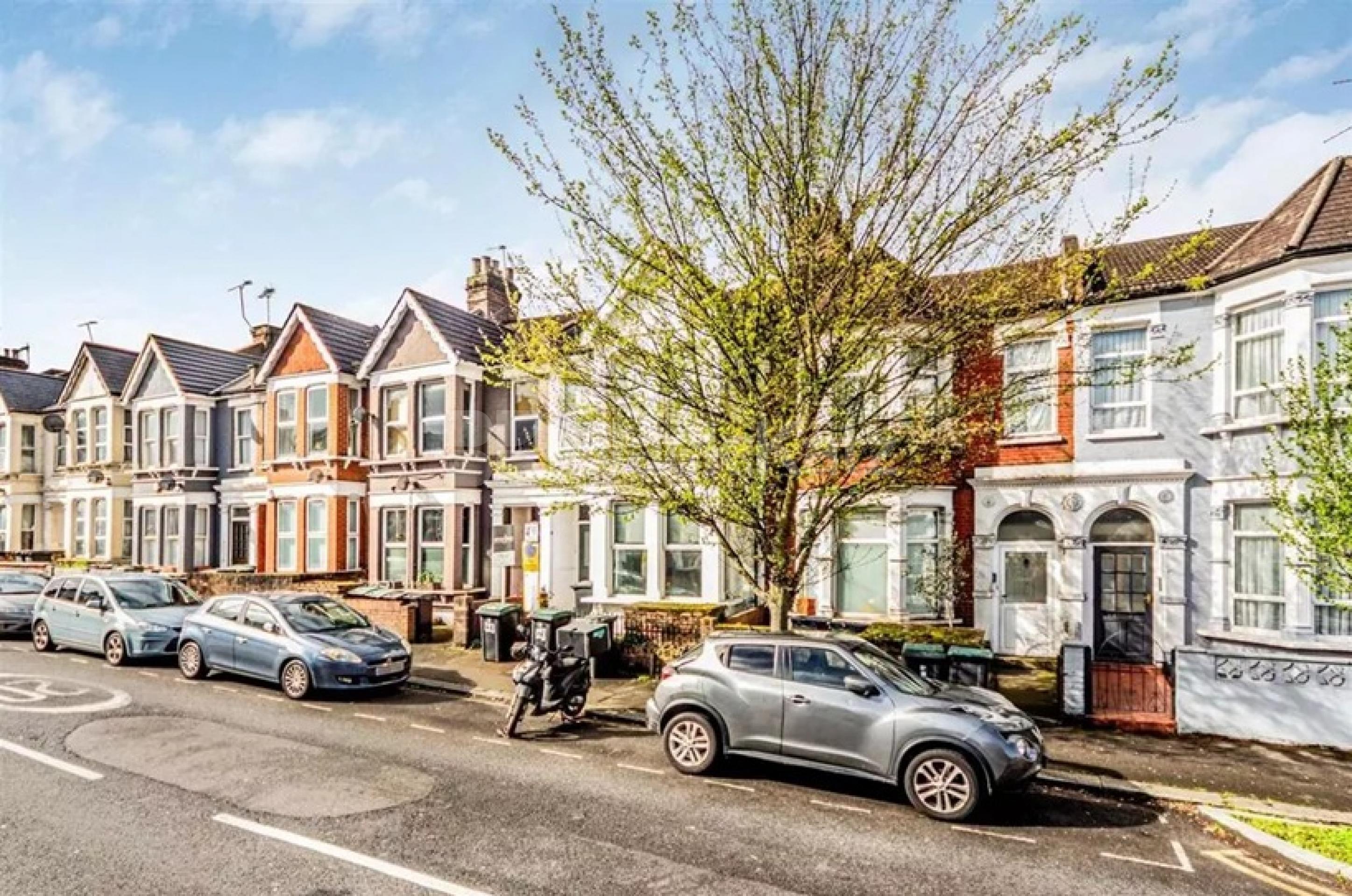 4 bedroom house arranged over 2 floors with a large garden  Wightman Road, Green Lane / Finsbury Park N4