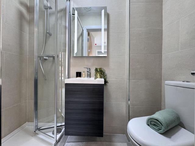 Modern Studio High Road, Willesden Green