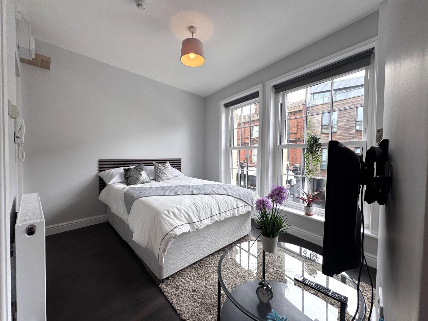 Modern Apartment High road, Willesden Green