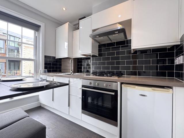 Modern Apartment High road, Willesden Green