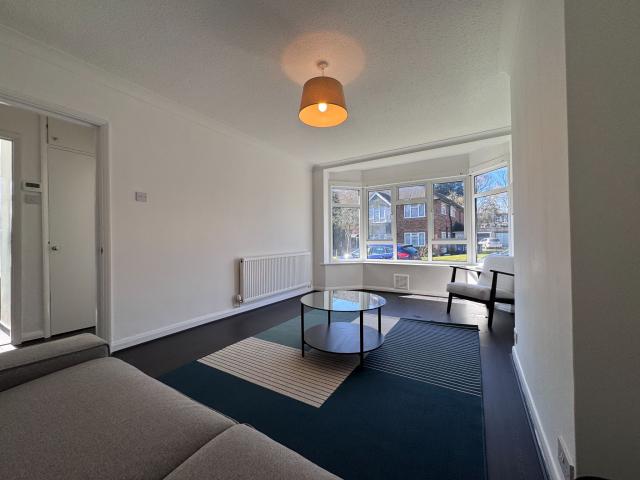 			2 Bedroom, 1 bath, 1 reception Apartment			 Sterling Avenue, Edgeware