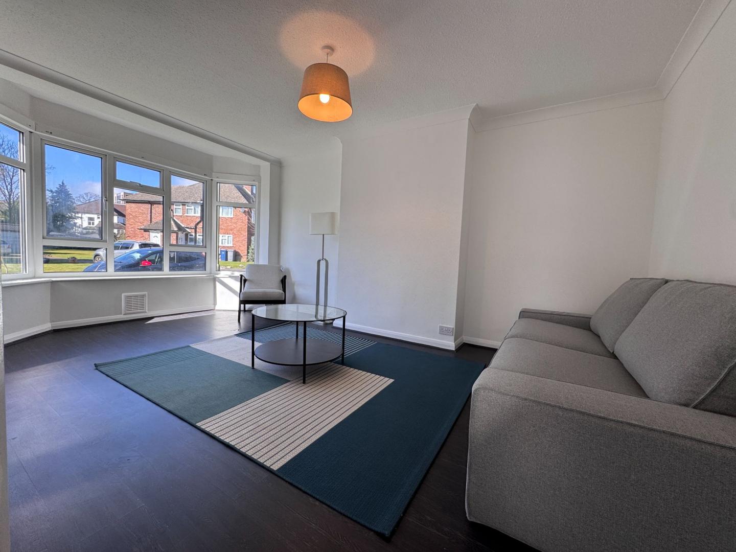 			2 Bedroom, 1 bath, 1 reception Apartment			 Sterling Avenue, Edgeware