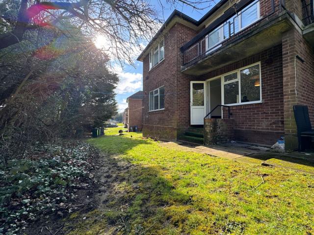 			2 Bedroom, 1 bath, 1 reception Apartment			 Sterling Avenue, Edgeware