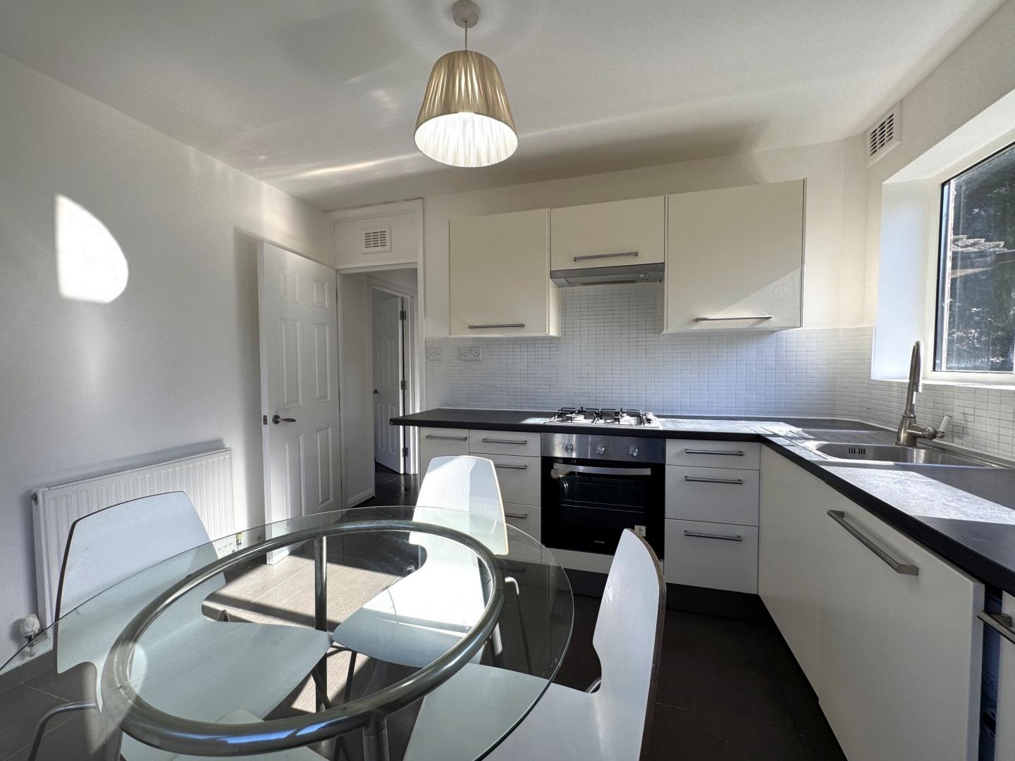 			2 Bedroom, 1 bath, 1 reception Apartment			 Sterling Avenue, Edgeware