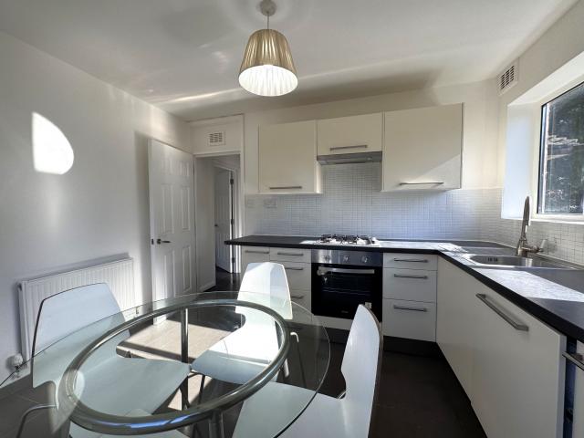 			2 Bedroom, 1 bath, 1 reception Apartment			 Sterling Avenue, Edgeware