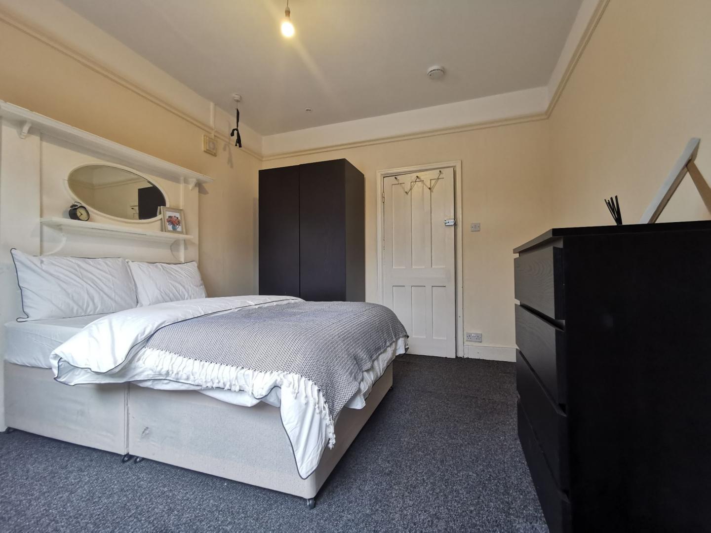 Shared house Kings Road, Willesden Green