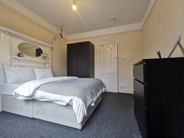 Shared house Kings Road, Willesden Green