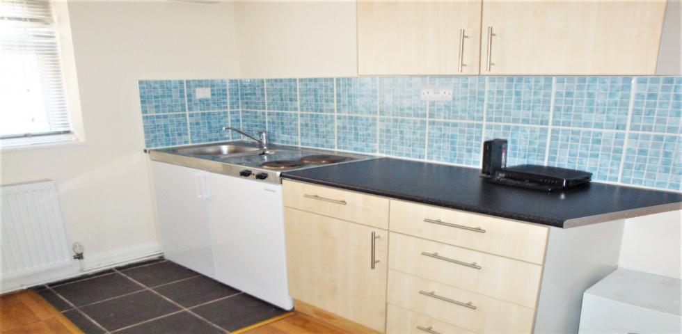			COUNCIL TAX, GAS and WATER INCLUDED, Studio Apartment, 1 bath, 1 reception Studio			 Willesden Lane, WILLESDEN GREEN
