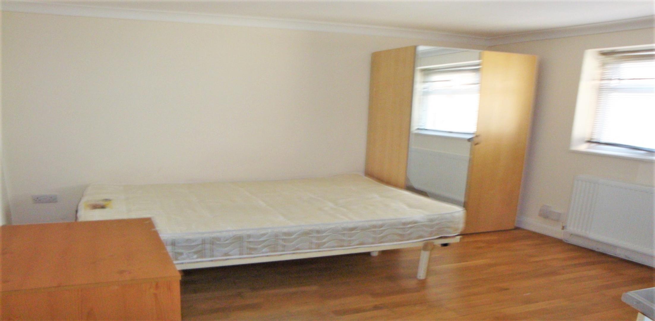 			COUNCIL TAX, GAS and WATER INCLUDED, Studio Apartment, 1 bath, 1 reception Studio			 Willesden Lane, WILLESDEN GREEN