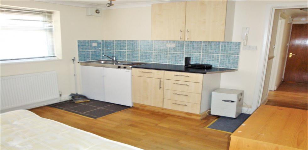 			COUNCIL TAX, GAS and WATER INCLUDED, Studio Apartment, 1 bath, 1 reception Studio			 Willesden Lane, WILLESDEN GREEN
