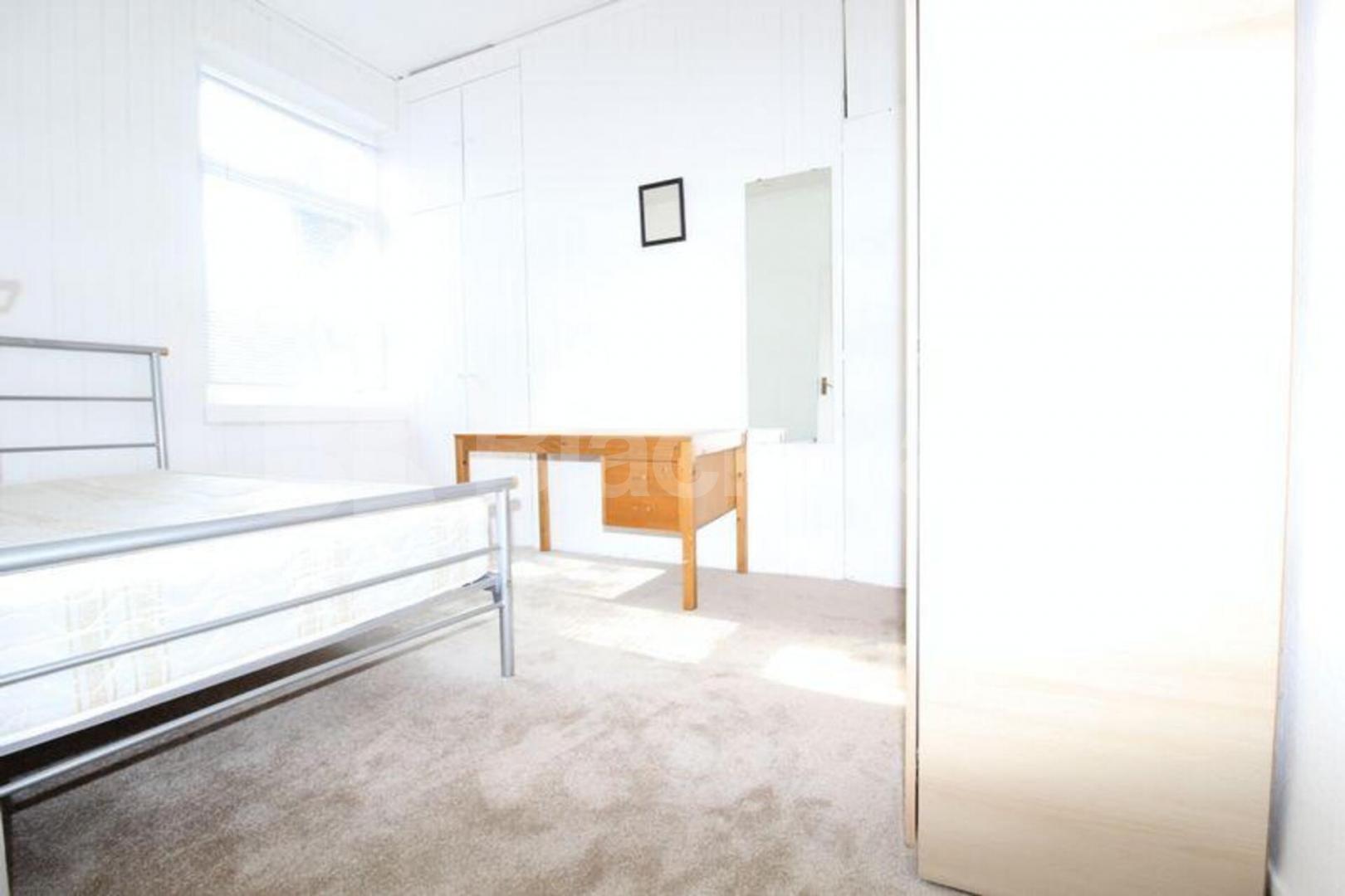  Spacious three-bedroom apartment offers well-proportioned living throughout Willoughby Road, Turnpike Lane 