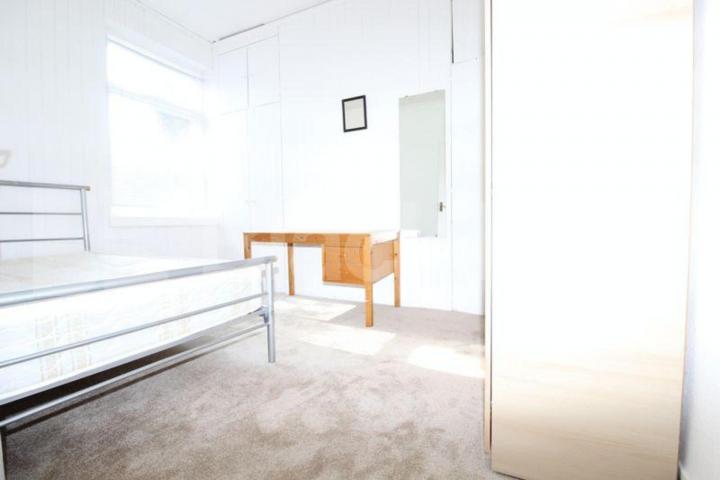  Spacious three-bedroom apartment offers well-proportioned living throughout Willoughby Road, Turnpike Lane 