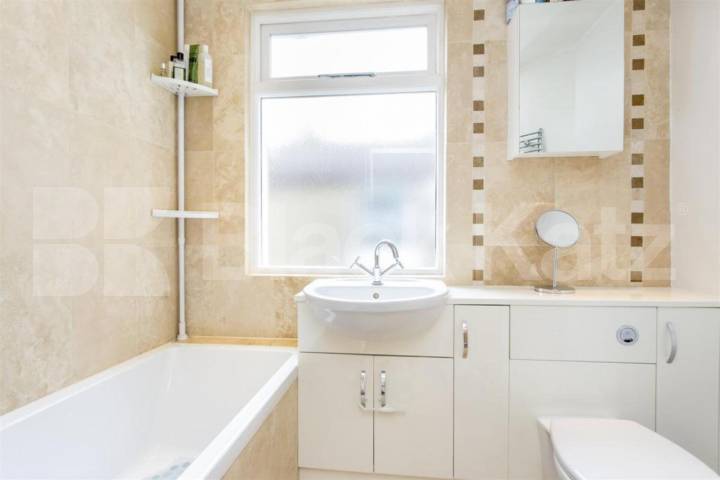 Spacious Four Bedroom Home with Private Garden on Windus Road Windus Road, Stoke Newington