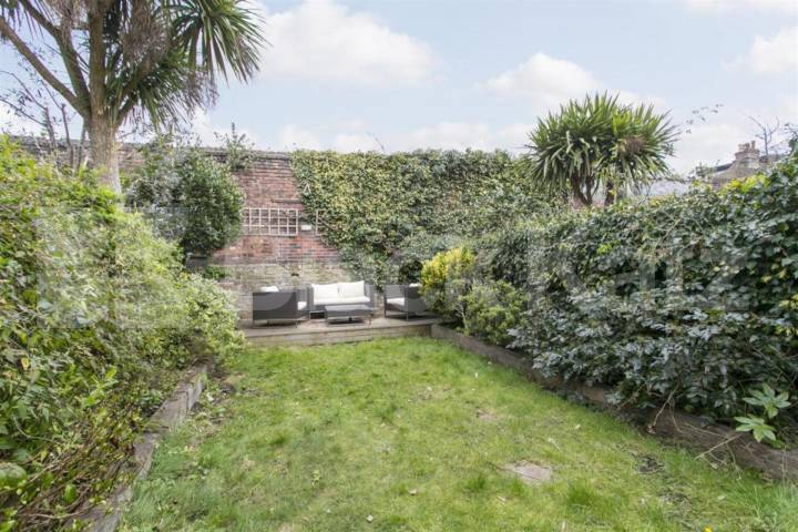 Spacious Four Bedroom Home with Private Garden on Windus Road Windus Road, Stoke Newington