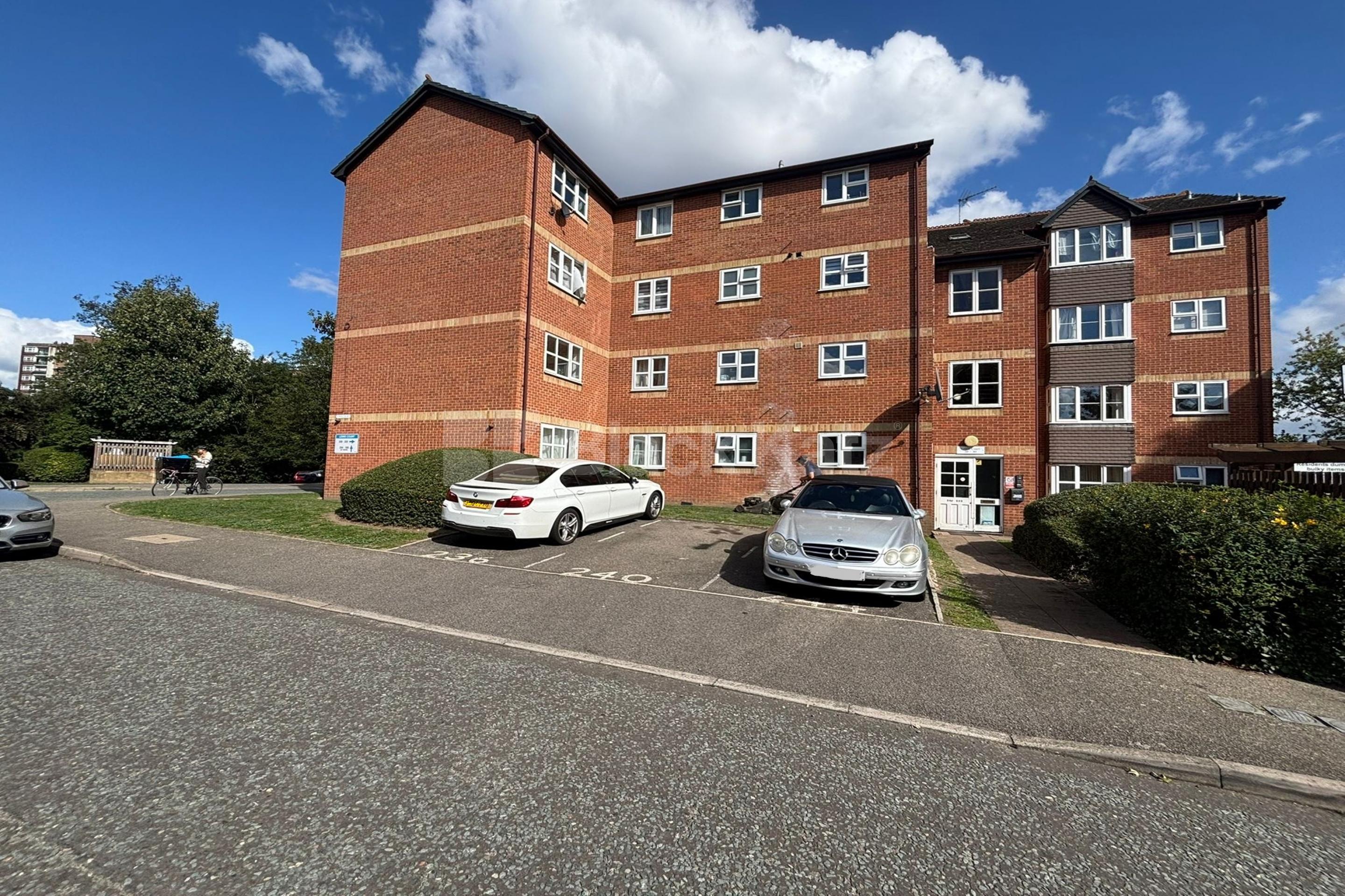 Generous bright & airy double studio Lewis Court Stubbs Drive, Bermondsey SE16