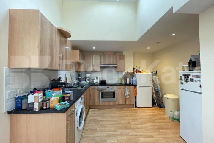 Flooded with natural light with 1050 Sq.,Ft of living & entertaining space Walworth Road, Elephant and Castle