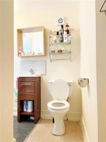 			1 Bedroom, 1 bath, 1 reception Apartment			 Edward Close, CRICKLEWOOD