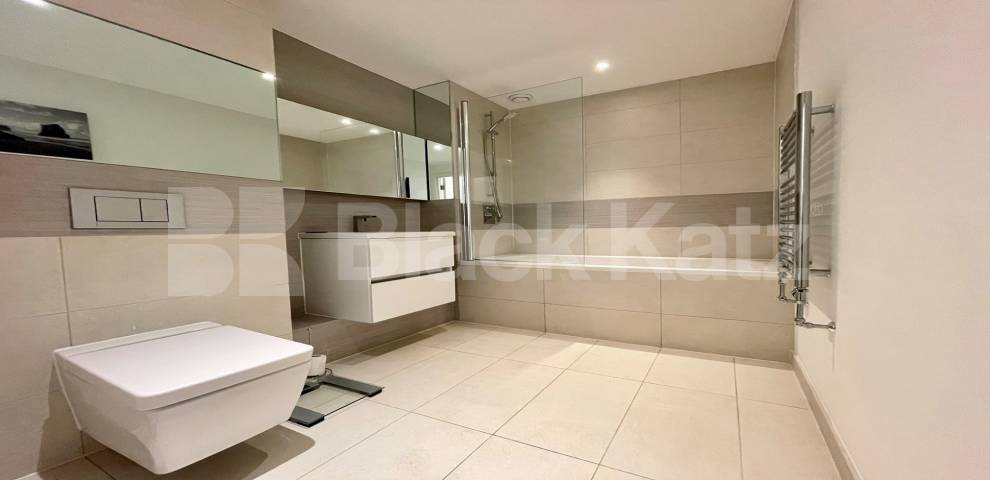 			LET , 2 Bedroom, 2 bath, 1 reception Apartment			 Royal Victoria Gardens, Marine Wharf - Whiting Way, Surrey Quays