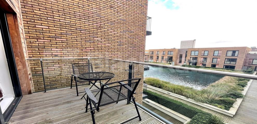 			LET , 2 Bedroom, 2 bath, 1 reception Apartment			 Royal Victoria Gardens, Marine Wharf - Whiting Way, Surrey Quays