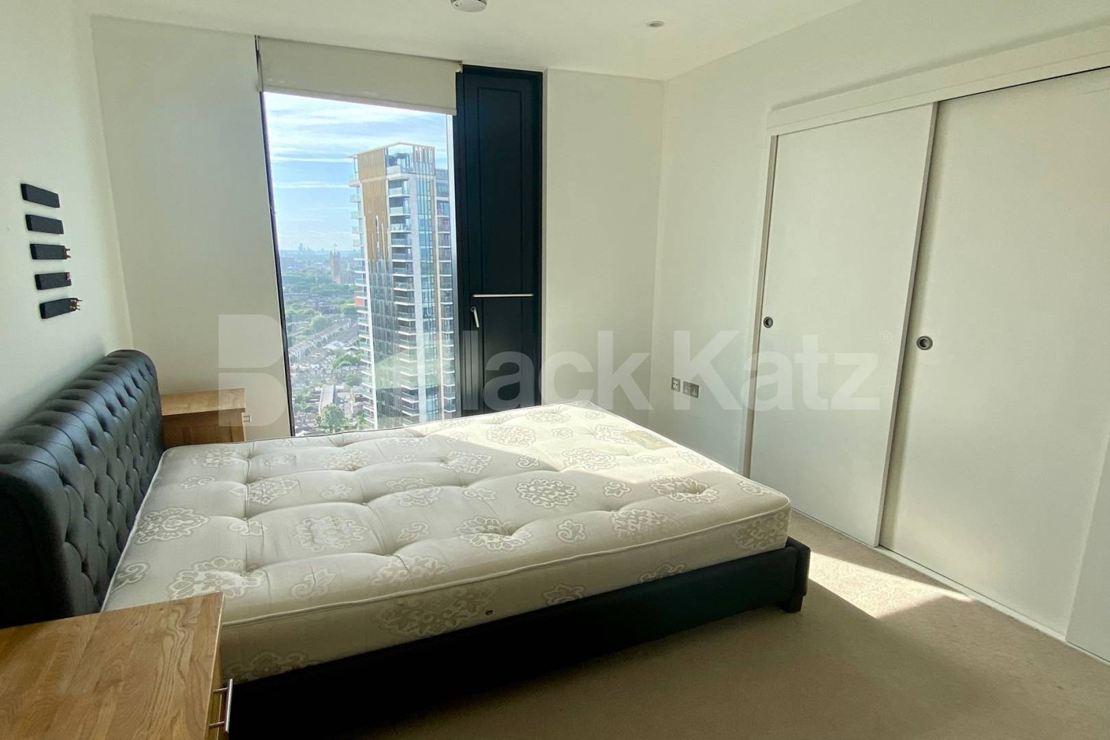 33rd floor with stunning views of the cityscape & 24 Hr. Concierge Strata, Walworth Road, Elephant and Castle