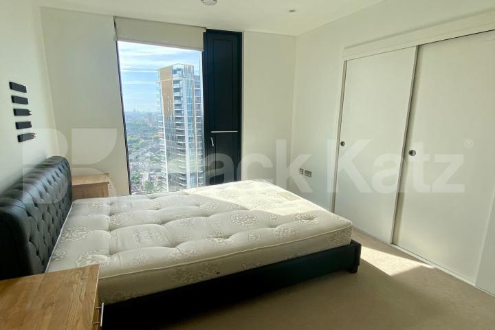 33rd floor with stunning views of the cityscape & 24 Hr. Concierge Strata, Walworth Road, Elephant and Castle