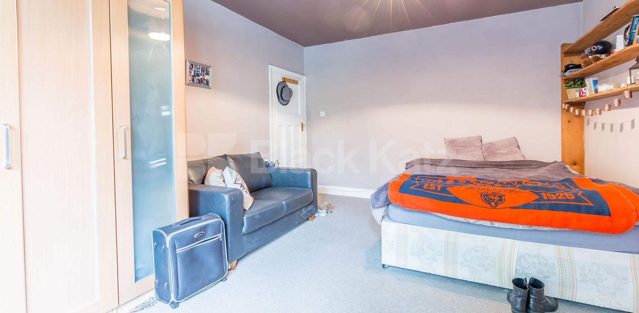 			LOUNGE CONVERT - PERFECT FOR 3 SHARERS!, 2 Bedroom, 1 bath, 1 reception Flat			 Dalmeny Avenue, TUFNELL PARK