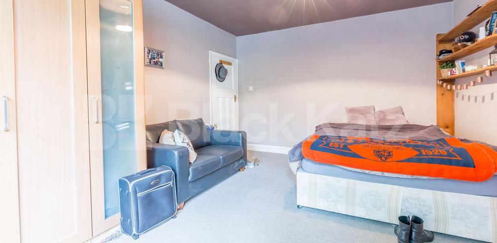 			LOUNGE CONVERT - PERFECT FOR 3 SHARERS!, 2 Bedroom, 1 bath, 1 reception Flat			 Dalmeny Avenue, TUFNELL PARK