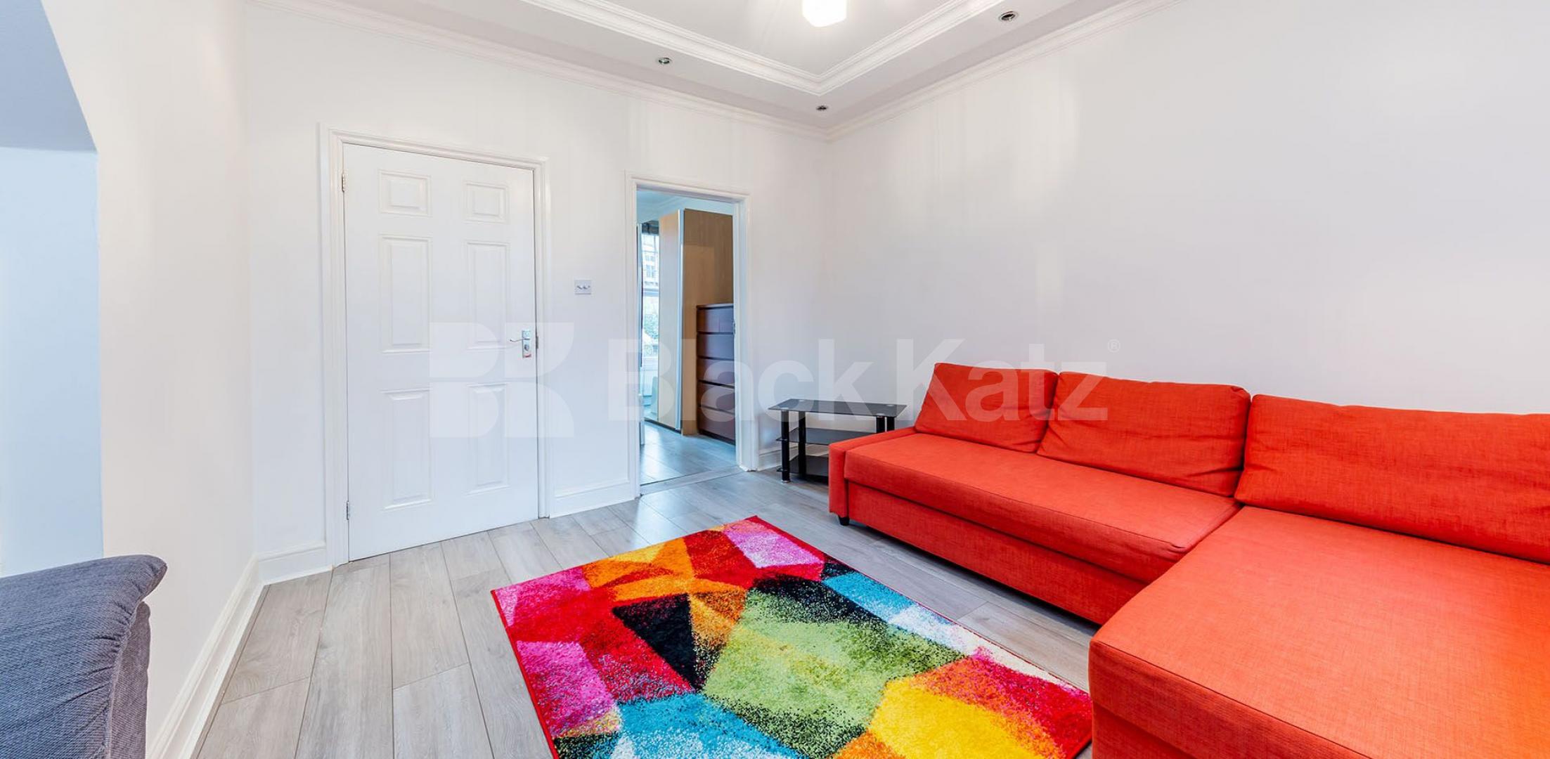 Beautifully refined 1 Bedroom, Furnished House in Morley Avenue inc All