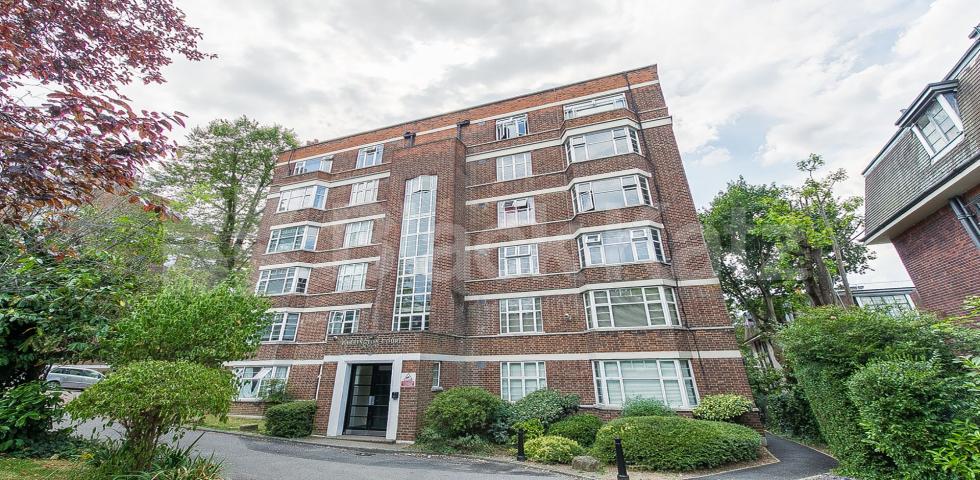 			2 Bedroom, 1 bath, 1 reception Flat			 Barrington Court, MUSWELL HILL