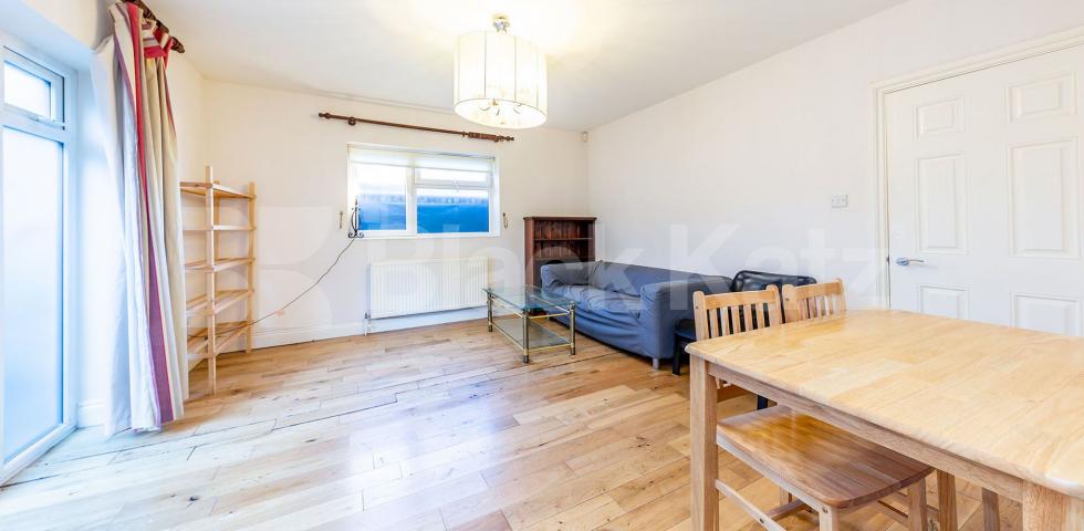 			New Instruction!, 2 Bedroom, 1 bath, 1 reception Ground Floor Flat			 High Street, Barnet