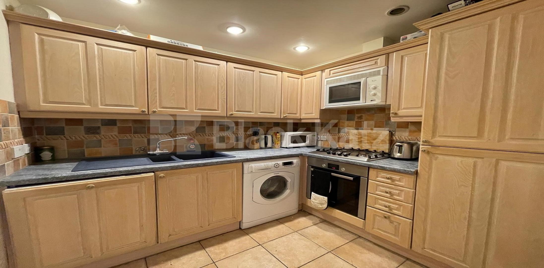 			LET, 1 Bedroom, 1 bath, 1 reception Apartment			 St. George's Square, Pimlico