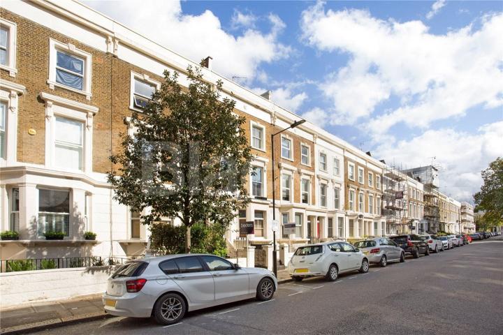 Two double bedrooms, modern kitchen & bathroom, period conversion Edbrooke Road, Maida Vale