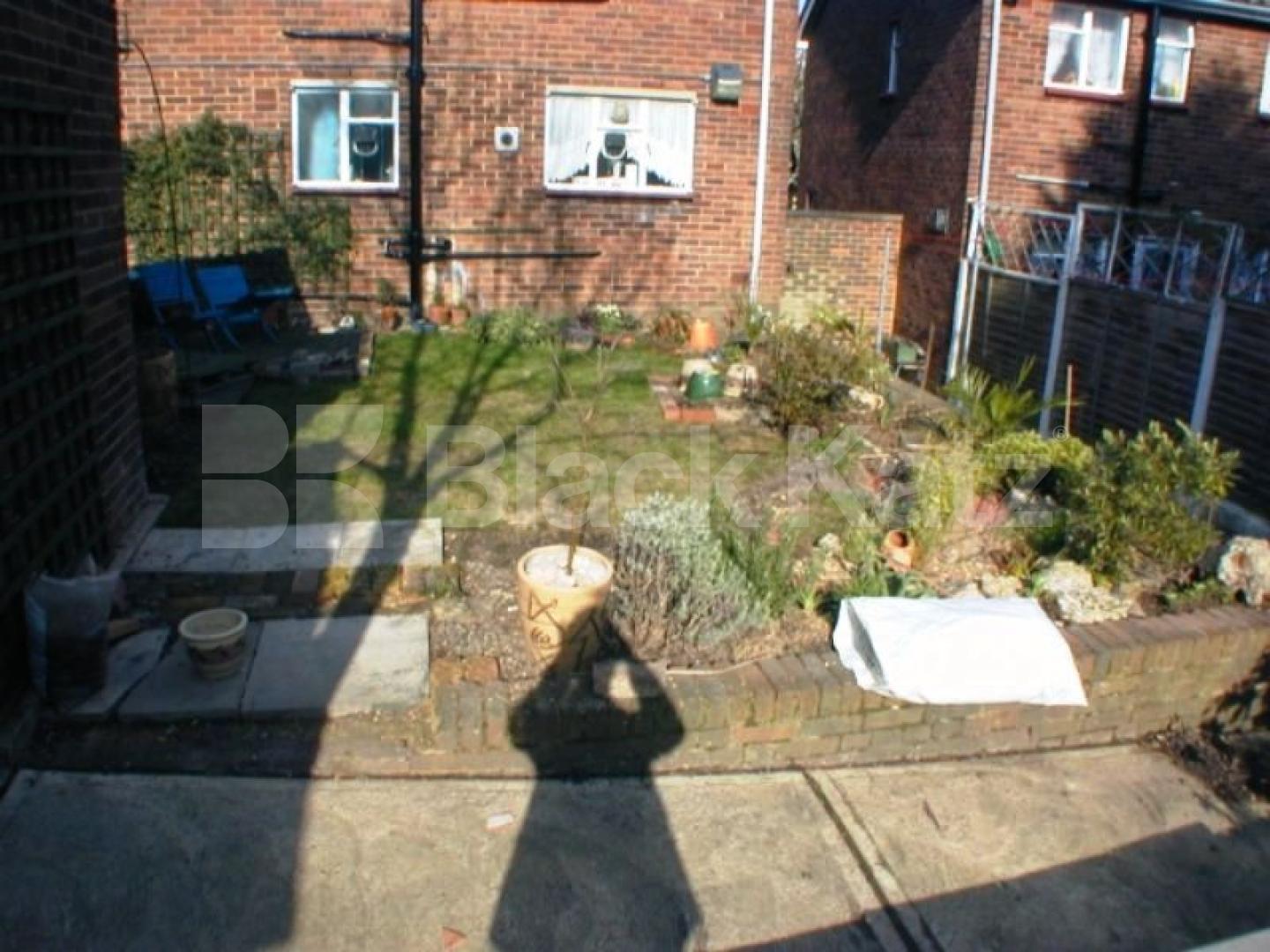 			1 Bedroom, 1 bath, 1 reception Flat			 Beaconsfield rd, New Southgate