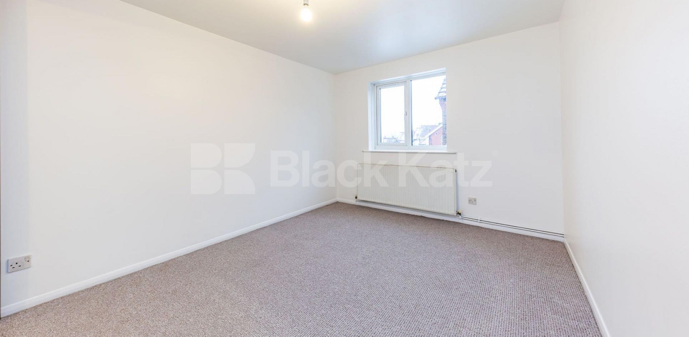 			Off Street Parking, 2 Bedroom, 1 bath, 1 reception Flat			 Caroline Close, MUSWELL HILL