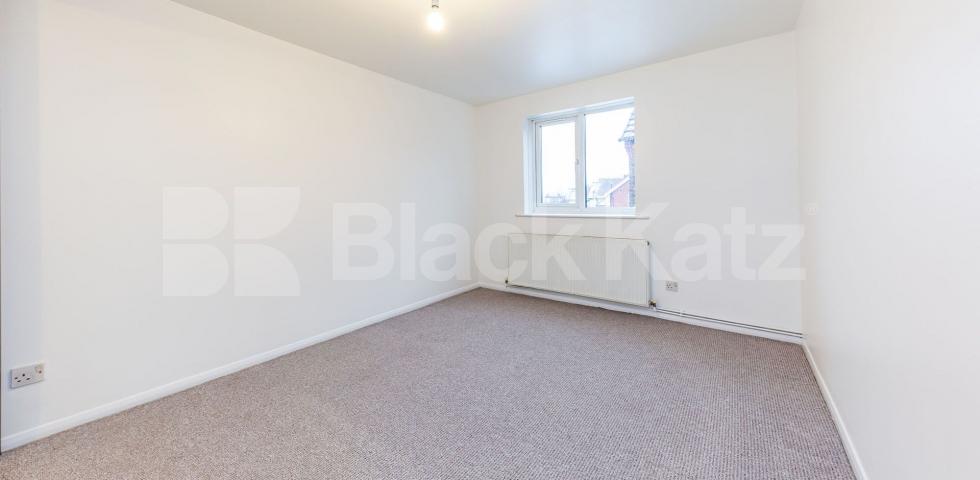 			Off Street Parking, 2 Bedroom, 1 bath, 1 reception Flat			 Caroline Close, MUSWELL HILL