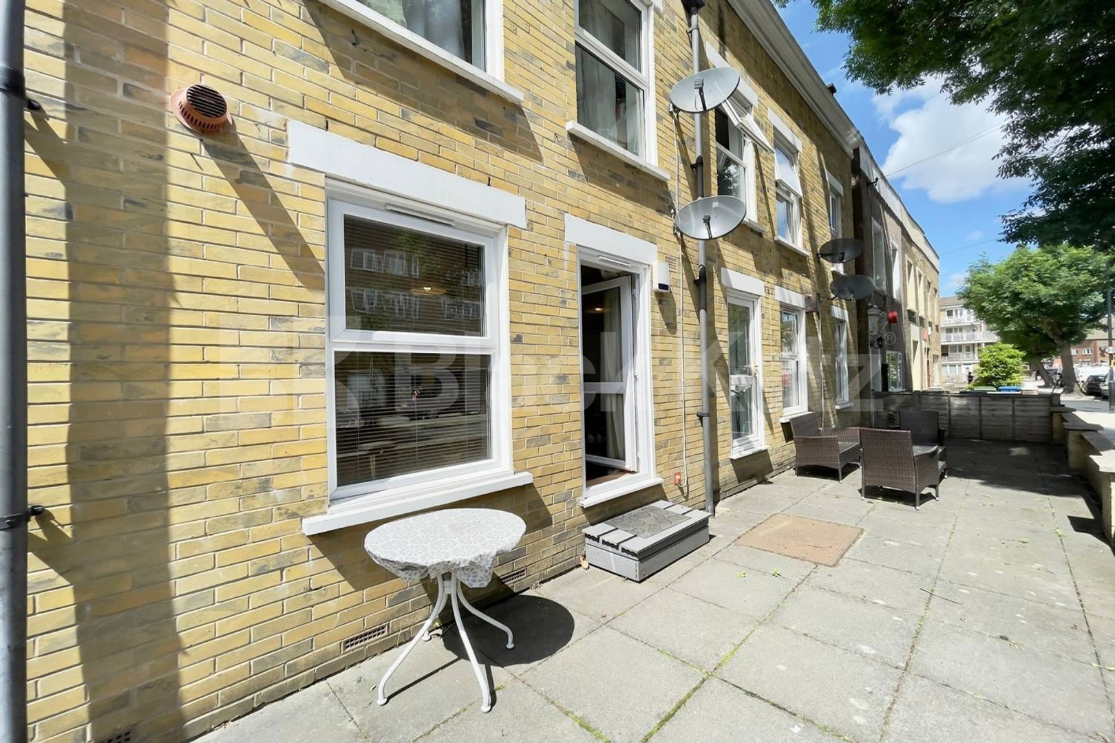 Private development with communal gardens & residents parking  Yalding Road, Bermondsey