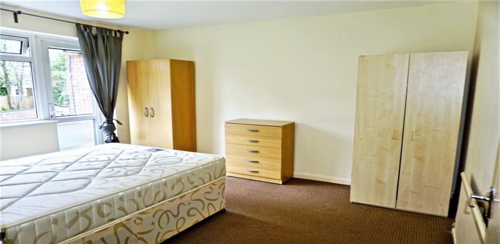 			2 Bedroom, 1 bath, 1 reception Flat			 Sterling Avenue, EDGWARE