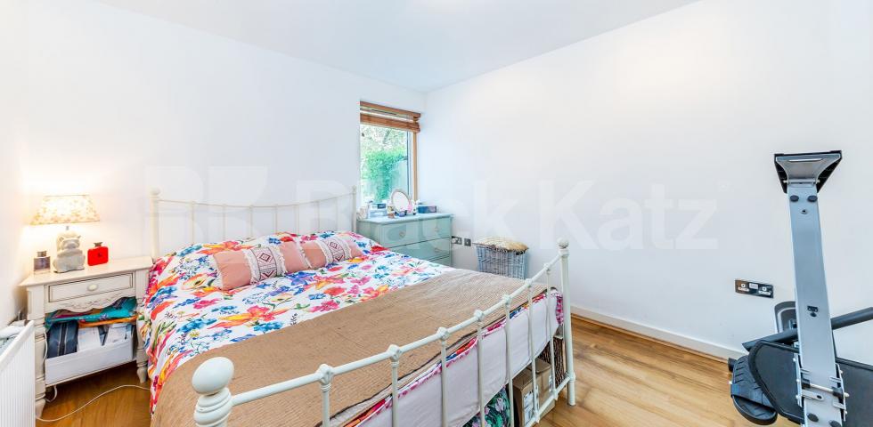 			1 Bedroom, 1 bath, 1 reception Flat			 Womersley Road, CROUCH END