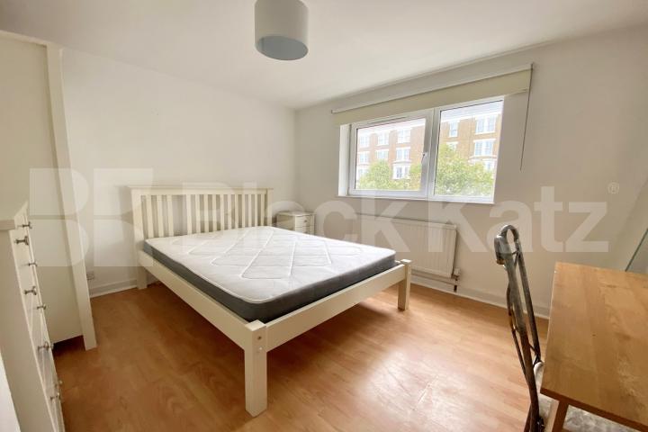 Boasting 1050 sq. ft. of living & entertaining space & sun filled roof terrace Yaldham House Old Kent Road, Elephant and Castle/Borough