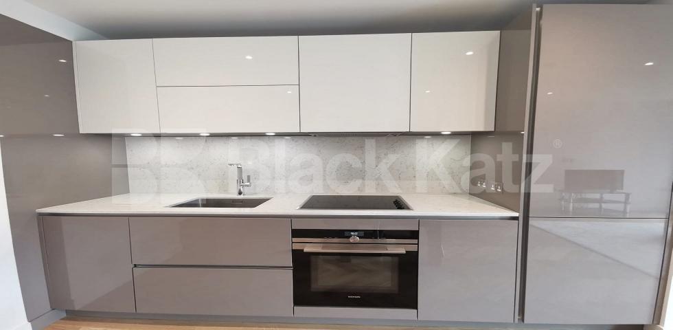 			LET , 1 Bedroom, 1 bath, 1 reception Apartment			 Southwark Bridge Road, Elephant and Castle