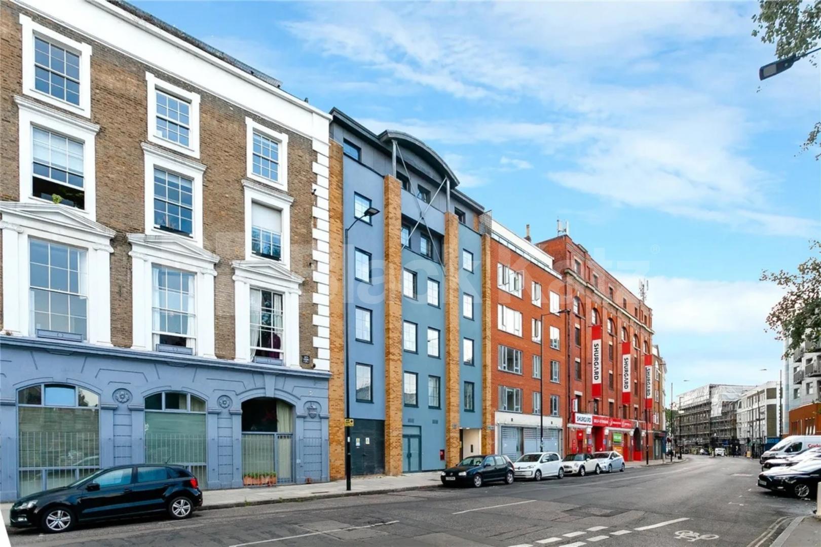 Stylish 2 double bedroom property with access to private balcony York Way, Islington / Caledonian Road