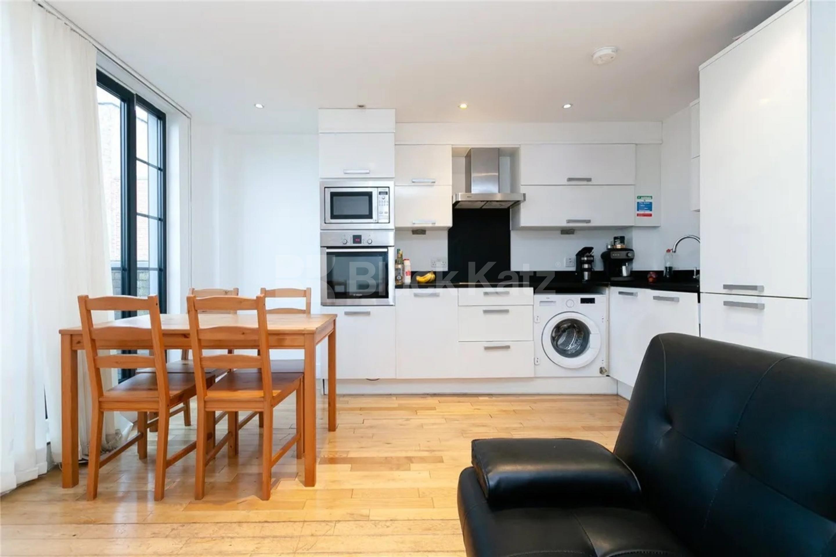 Stylish 2 double bedroom property with access to private balcony York Way, Islington / Caledonian Road N7