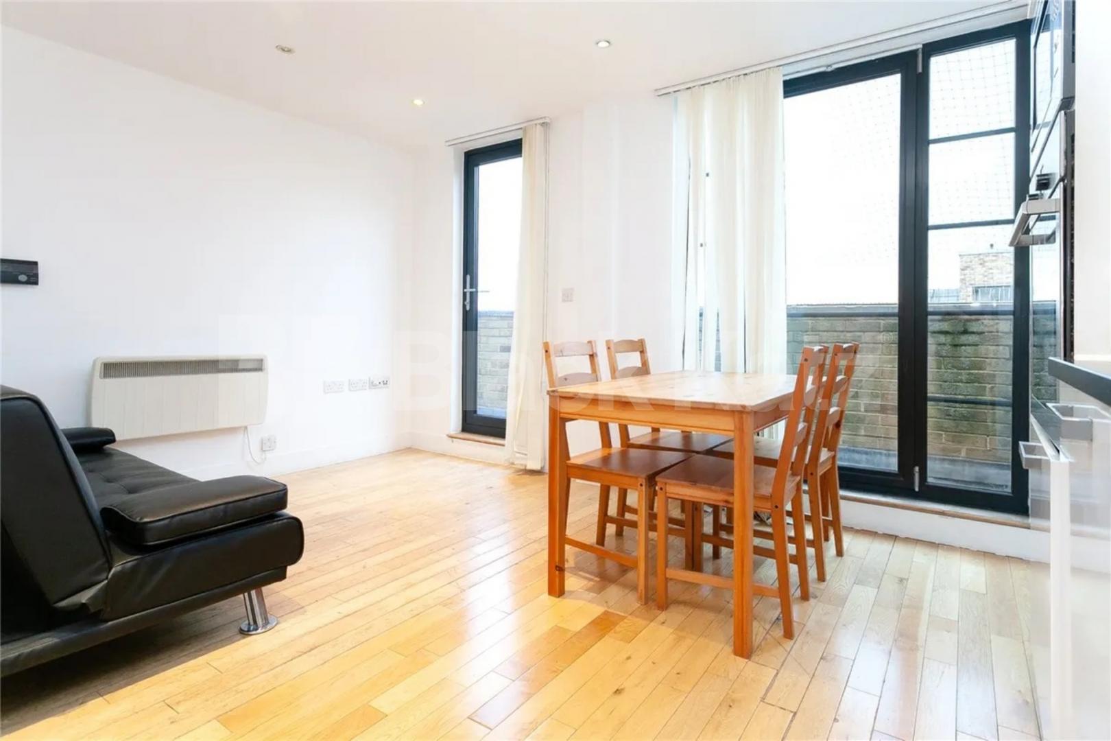Stylish 2 double bedroom property with access to private balcony York Way, Islington / Caledonian Road
