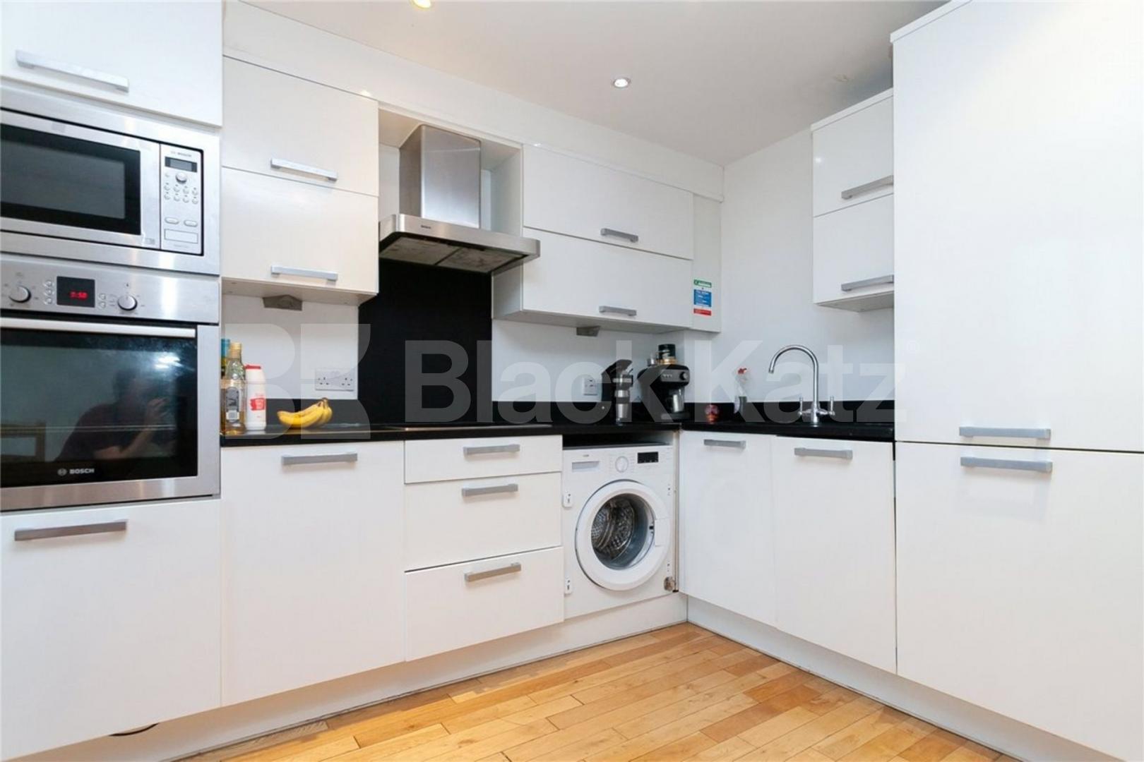 Stylish 2 double bedroom property with access to private balcony York Way, Islington / Caledonian Road